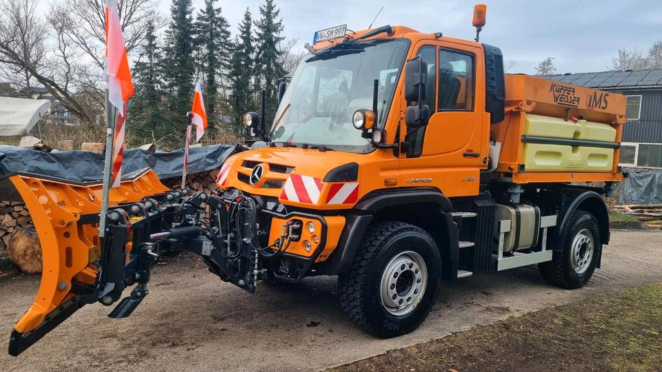 Zu vermieten Unimog 405 U527 Winterdienst Schmidt Salzstreuer 423 429 430 Mercedes Benz 318 527 Vermietung - Hóeltakarító gép: 2 kép. Zu vermieten Unimog 405 U527 Winterdienst Schmidt Salzstreuer 423 429 430 Mercedes Benz 318 527 Vermietung - Hóeltakarító gép: 2 kép.