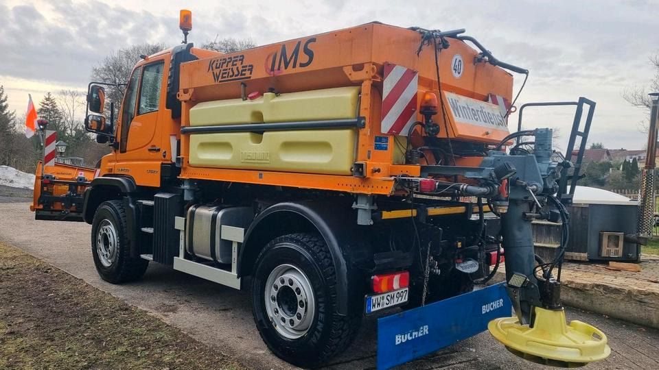 Zu vermieten Unimog 405 U527 Winterdienst Schmidt Salzstreuer 423 429 430 Mercedes Benz 318 527 Vermietung - Hóeltakarító gép: 3 kép. Zu vermieten Unimog 405 U527 Winterdienst Schmidt Salzstreuer 423 429 430 Mercedes Benz 318 527 Vermietung - Hóeltakarító gép: 3 kép.