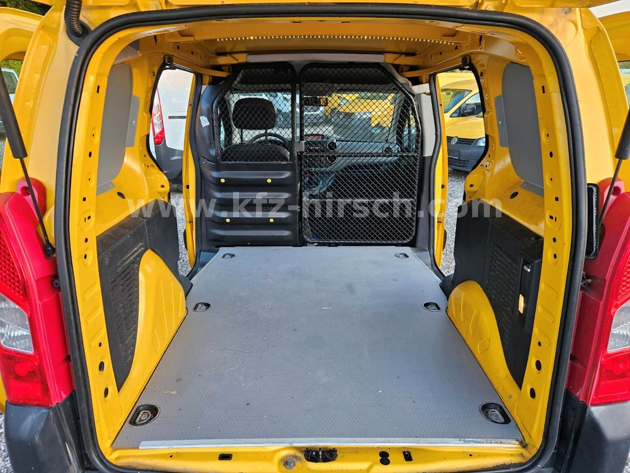 Citroën Berlingo 75 Hdi EURO5 , 2xSchiebetüre, 1.Hand, - Kisbusz: 5 kép. Citroën Berlingo 75 Hdi EURO5 , 2xSchiebetüre, 1.Hand, - Kisbusz: 5 kép.