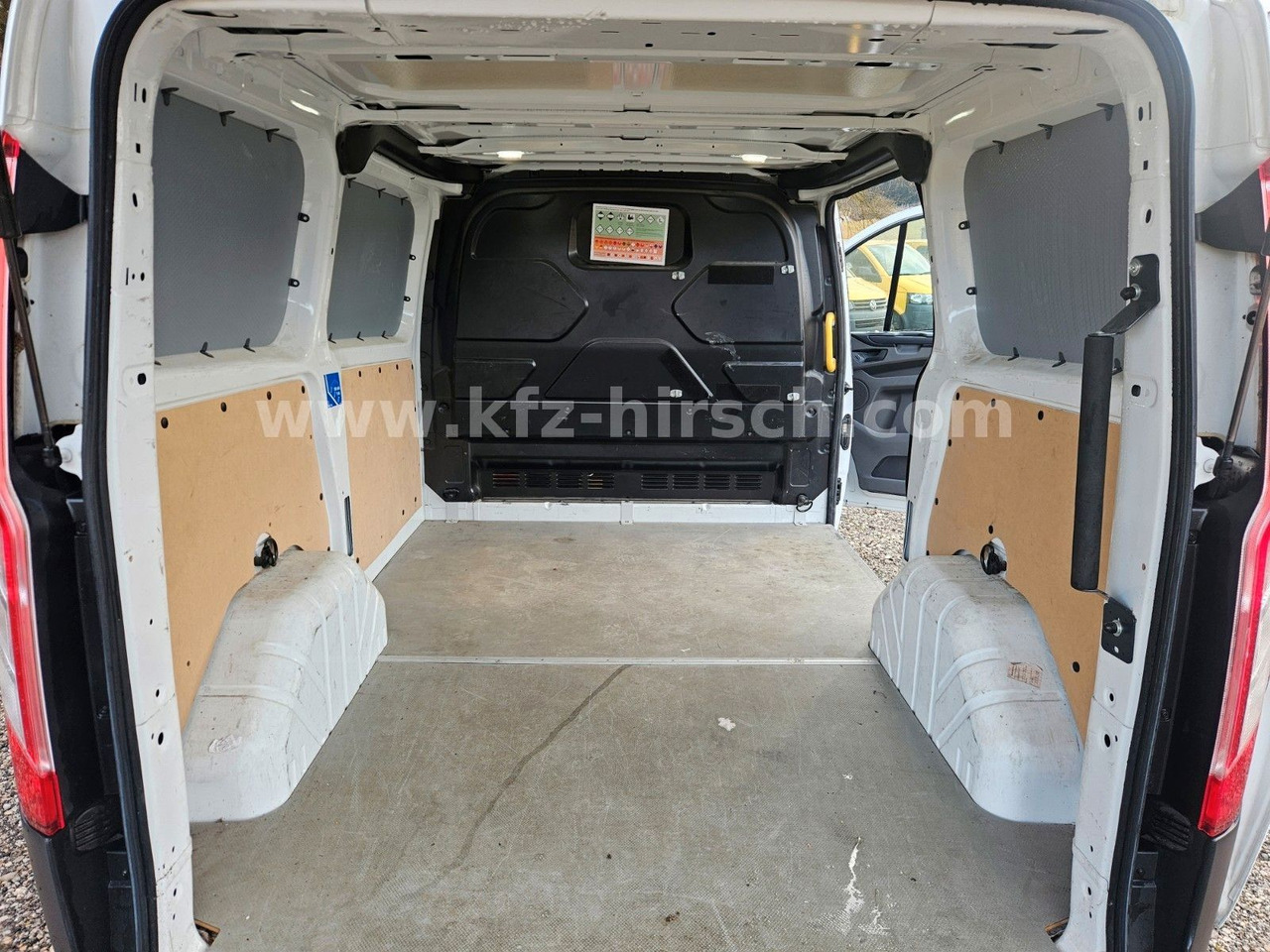 Ford Transit Custom Klima Sitzhzg Bluetooth Multi 1Hd - Furgon: 3 kép. Ford Transit Custom Klima Sitzhzg Bluetooth Multi 1Hd - Furgon: 3 kép.