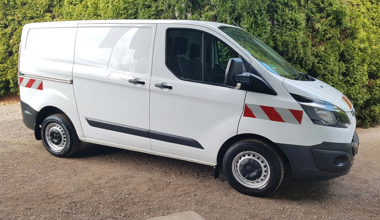 Ford Transit Sortimo Werkstatt 15xauf Lager 1.Hand - Kis furgon: 5 kép. Ford Transit Sortimo Werkstatt 15xauf Lager 1.Hand - Kis furgon: 5 kép.