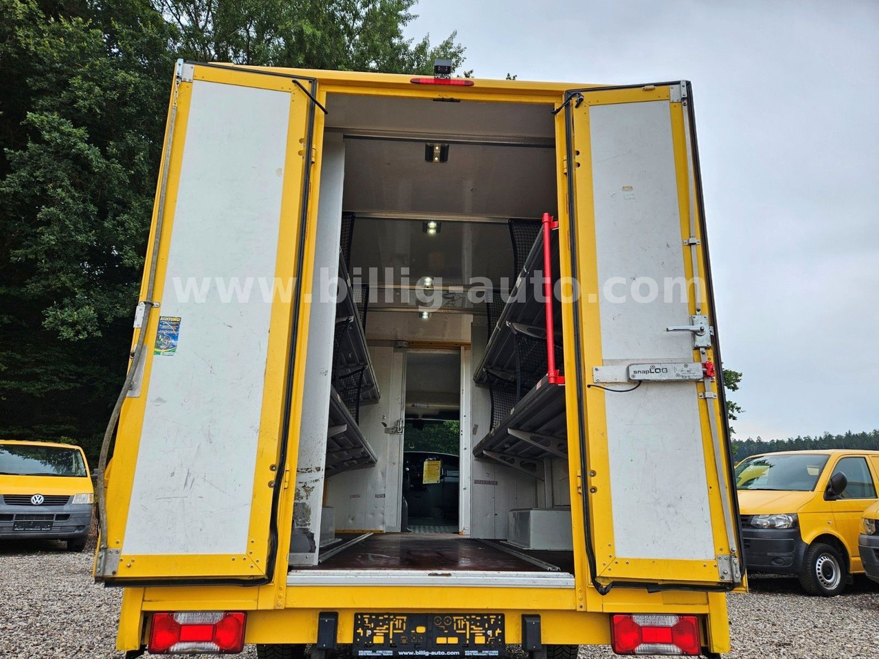 Iveco Daily 1.Hand*EU4* Regale Integralkoffer DHL POST - Büféautó: 5 kép. Iveco Daily 1.Hand*EU4* Regale Integralkoffer DHL POST - Büféautó: 5 kép.