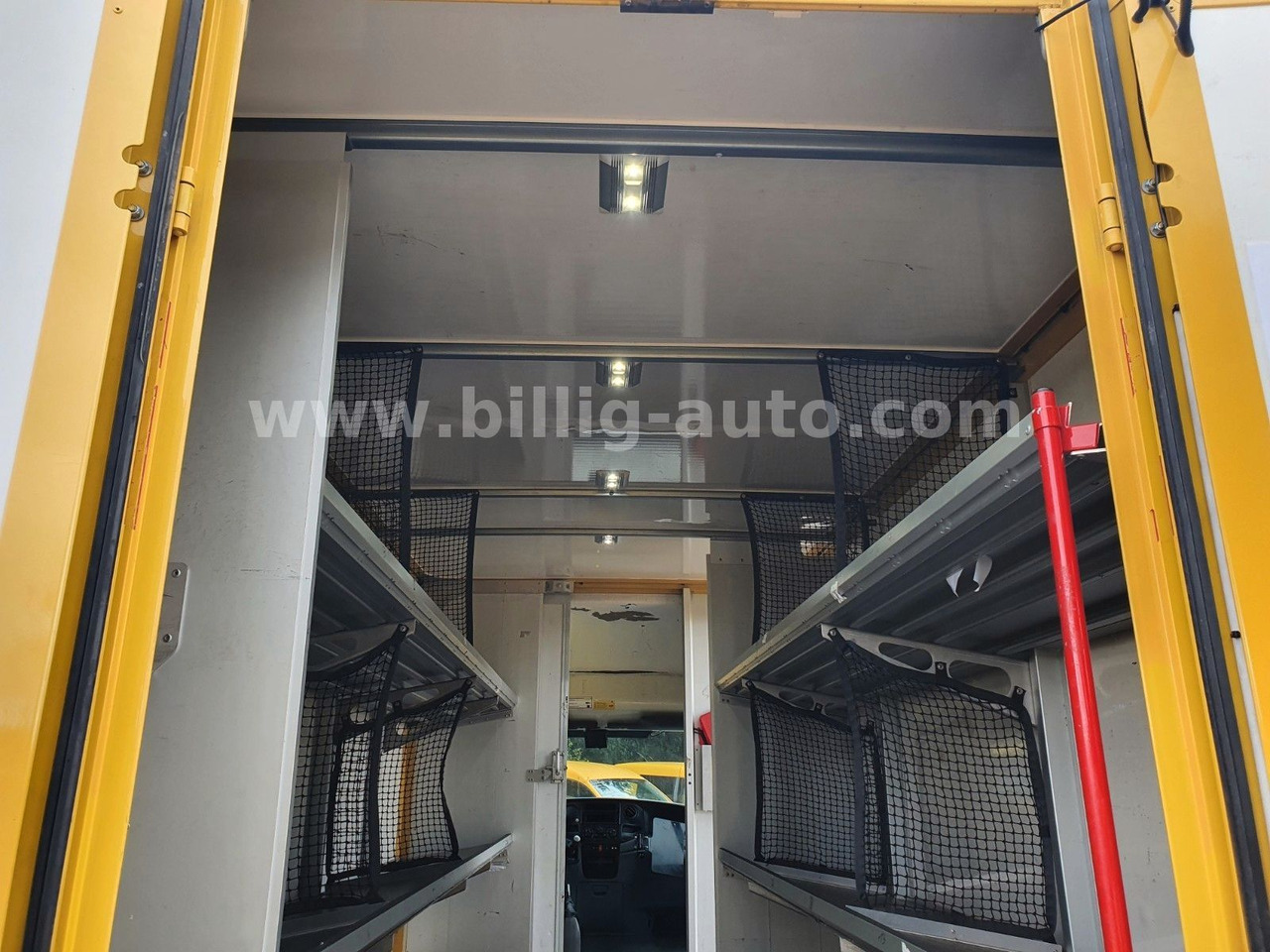 Iveco Daily Koffer Kasten Integralkoffer Automatik - Dobozos kisteherautó: 3 kép. Iveco Daily Koffer Kasten Integralkoffer Automatik - Dobozos kisteherautó: 3 kép.