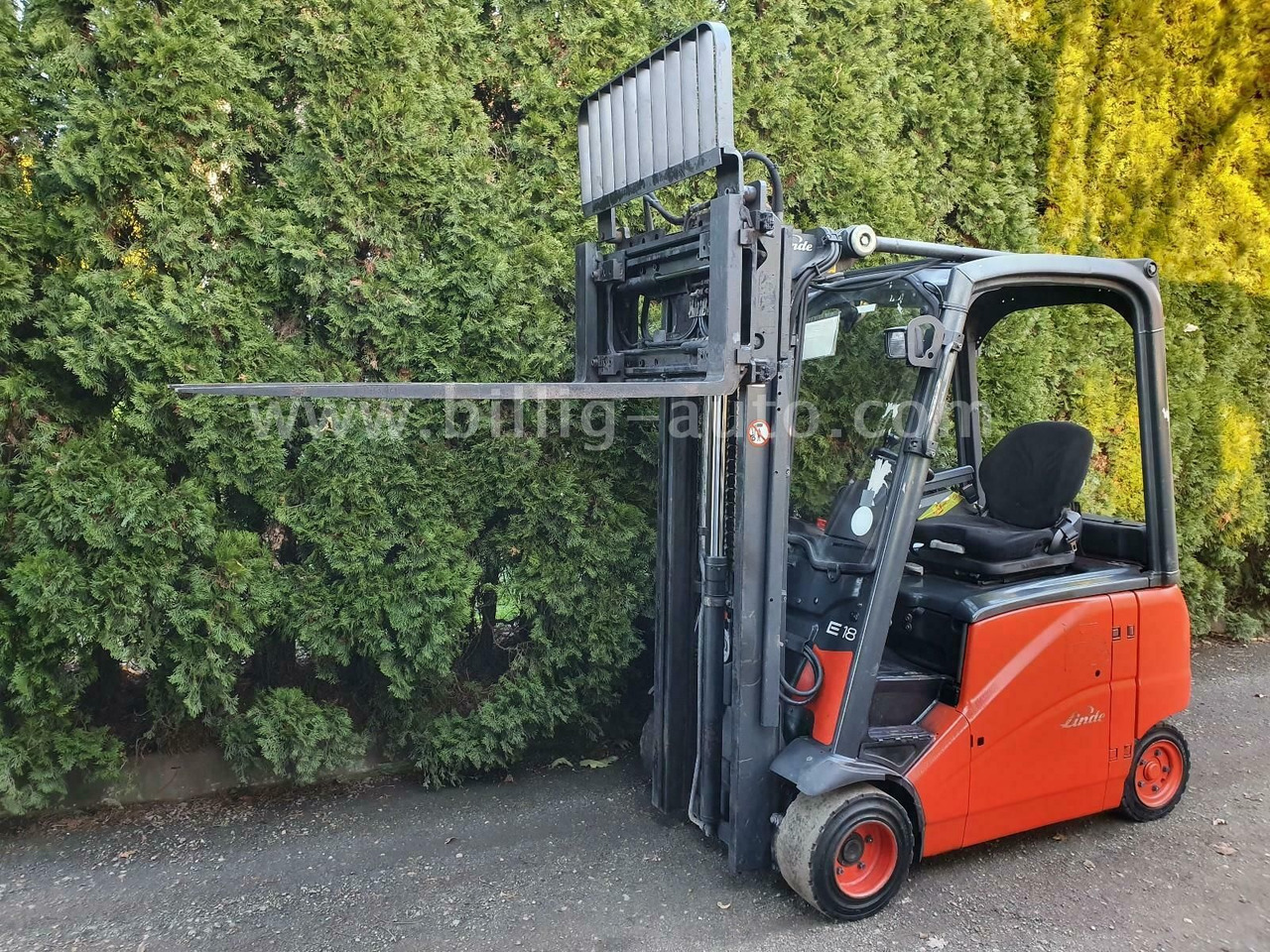Linde E18 PH 4-Rad Seitenschieber*Zinkenverstellung* - Elektromos targonca: 1 kép. Linde E18 PH 4-Rad Seitenschieber*Zinkenverstellung* - Elektromos targonca: 1 kép.