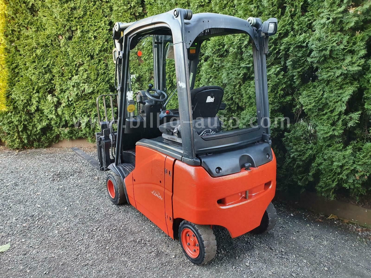 Linde E18 PH 4-Rad Seitenschieber*Zinkenverstellung* - Elektromos targonca: 4 kép. Linde E18 PH 4-Rad Seitenschieber*Zinkenverstellung* - Elektromos targonca: 4 kép.