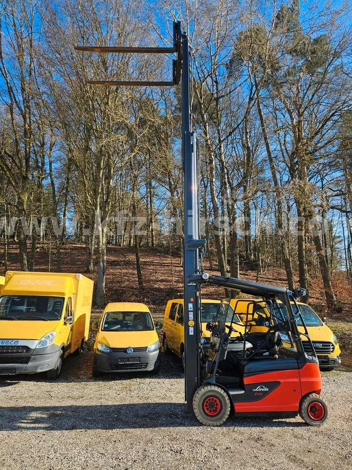 Linde E25 R Roadster , 6.880mm Hubhöhe, StVZO hydr. Zi - Elektromos targonca: 1 kép. Linde E25 R Roadster , 6.880mm Hubhöhe, StVZO hydr. Zi - Elektromos targonca: 1 kép.