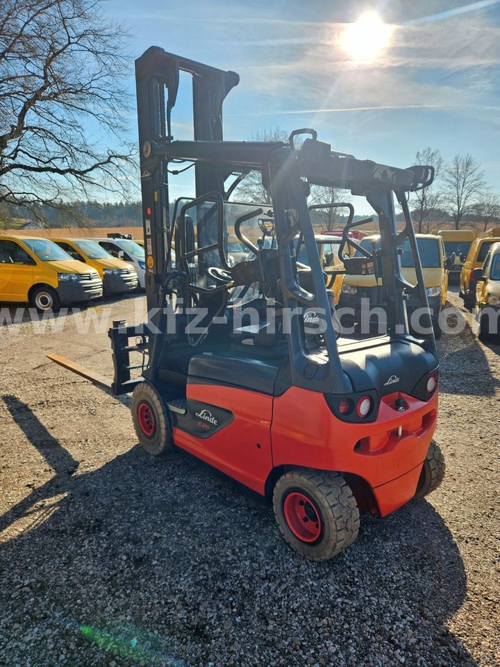 Linde E25 R Roadster , 6.880mm Hubhöhe, StVZO hydr. Zi - Elektromos targonca: 4 kép. Linde E25 R Roadster , 6.880mm Hubhöhe, StVZO hydr. Zi - Elektromos targonca: 4 kép.