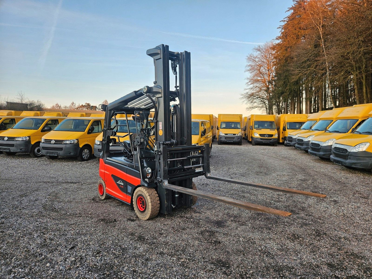 Linde E25 R Roadster , 6.880mm Hubhöhe, StVZO hydr. Zi - Elektromos targonca: 4 kép. Linde E25 R Roadster , 6.880mm Hubhöhe, StVZO hydr. Zi - Elektromos targonca: 4 kép.