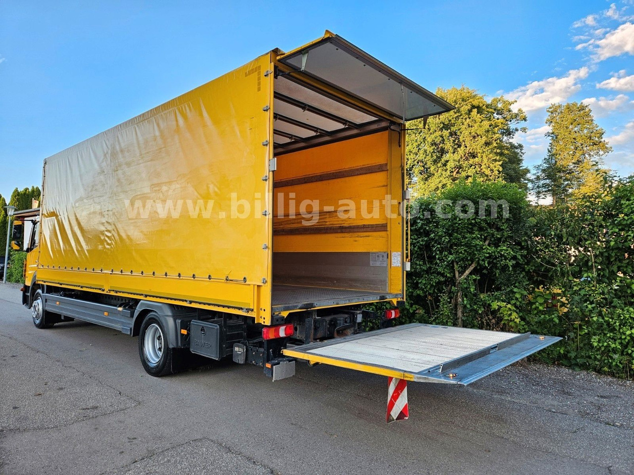 Mercedes-Benz Atego 1327 L BREMS/SPUR-ASS*DIFF-Sperre*AHK*7.2 - Platós teherautó: 1 kép. Mercedes-Benz Atego 1327 L BREMS/SPUR-ASS*DIFF-Sperre*AHK*7.2 - Platós teherautó: 1 kép.