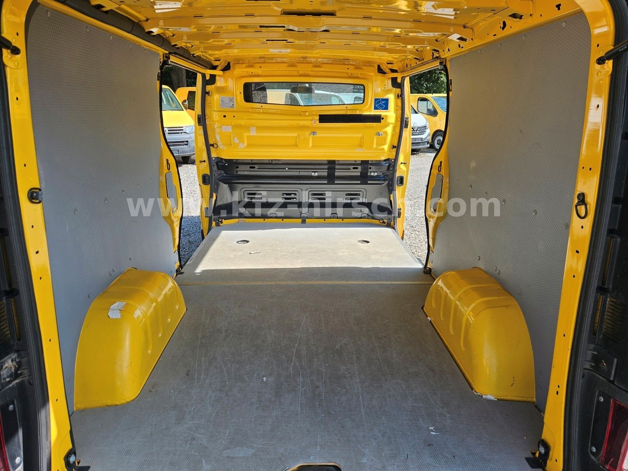 Renault Trafic Kasten L2H1 Maxi Lang Kamera 1.Hand LED - Kisbusz: 4 kép. Renault Trafic Kasten L2H1 Maxi Lang Kamera 1.Hand LED - Kisbusz: 4 kép.