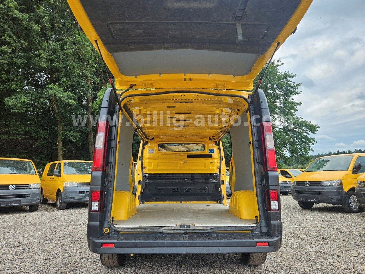 Renault Trafic L2H1 MAXI LANG 2xSCHIEBETÜR LED Kamera E6 - Kis furgon: 3 kép. Renault Trafic L2H1 MAXI LANG 2xSCHIEBETÜR LED Kamera E6 - Kis furgon: 3 kép.