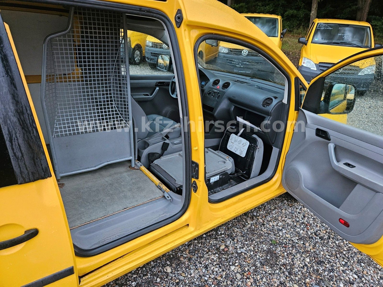 Volkswagen Caddy 2.0SDI*2xSchiebetüre*1.Hand* - Kis furgon: 4 kép. Volkswagen Caddy 2.0SDI*2xSchiebetüre*1.Hand* - Kis furgon: 4 kép.