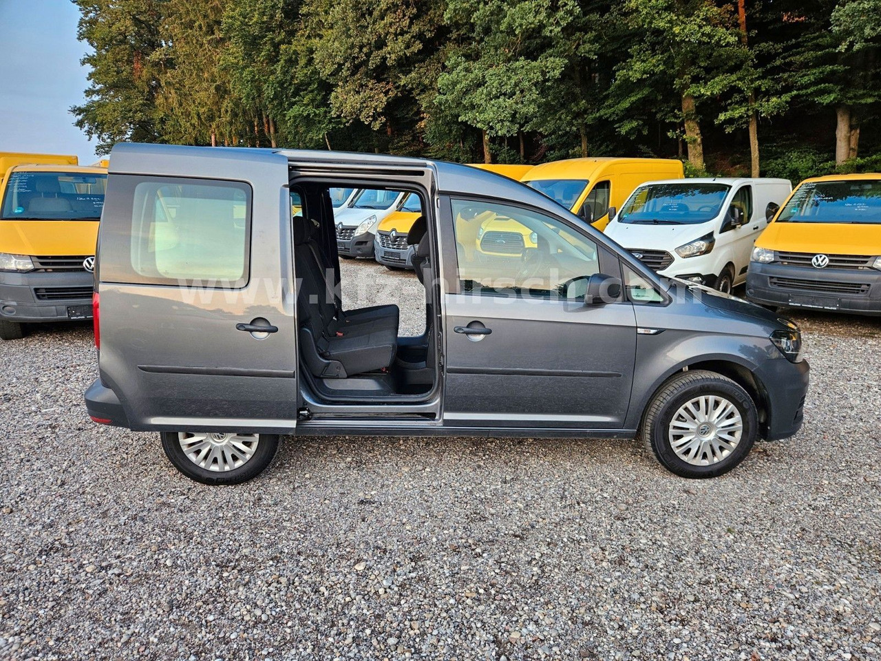 Volkswagen Caddy Temp*Sitzhzg*Navi*Blueth*2xSchiebetüre*1Hd - Kisbusz: 3 kép. Volkswagen Caddy Temp*Sitzhzg*Navi*Blueth*2xSchiebetüre*1Hd - Kisbusz: 3 kép.
