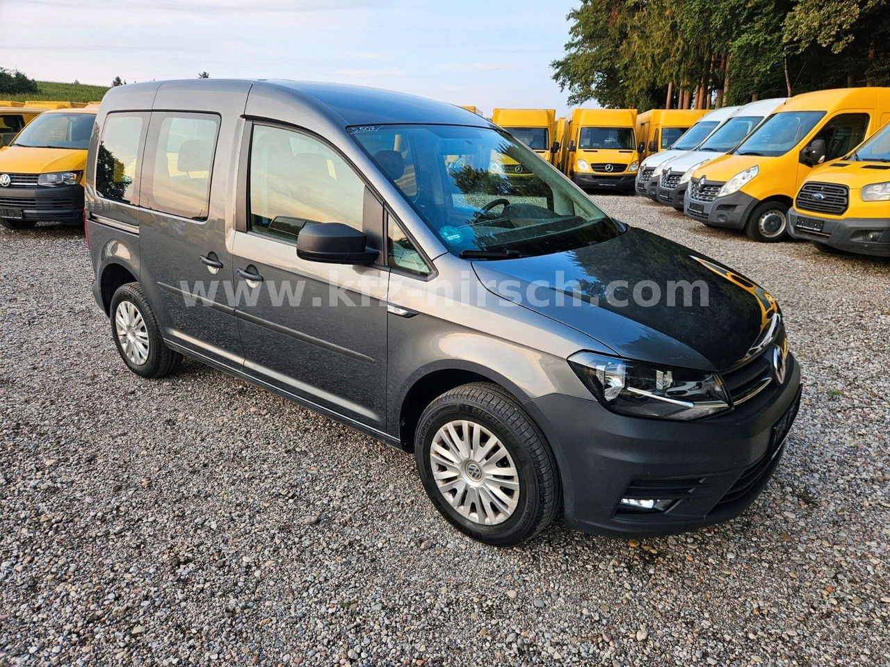 Volkswagen Caddy Temp*Sitzhzg*Navi*Blueth*2xSchiebetüre*1Hd - Kisbusz: 1 kép. Volkswagen Caddy Temp*Sitzhzg*Navi*Blueth*2xSchiebetüre*1Hd - Kisbusz: 1 kép.