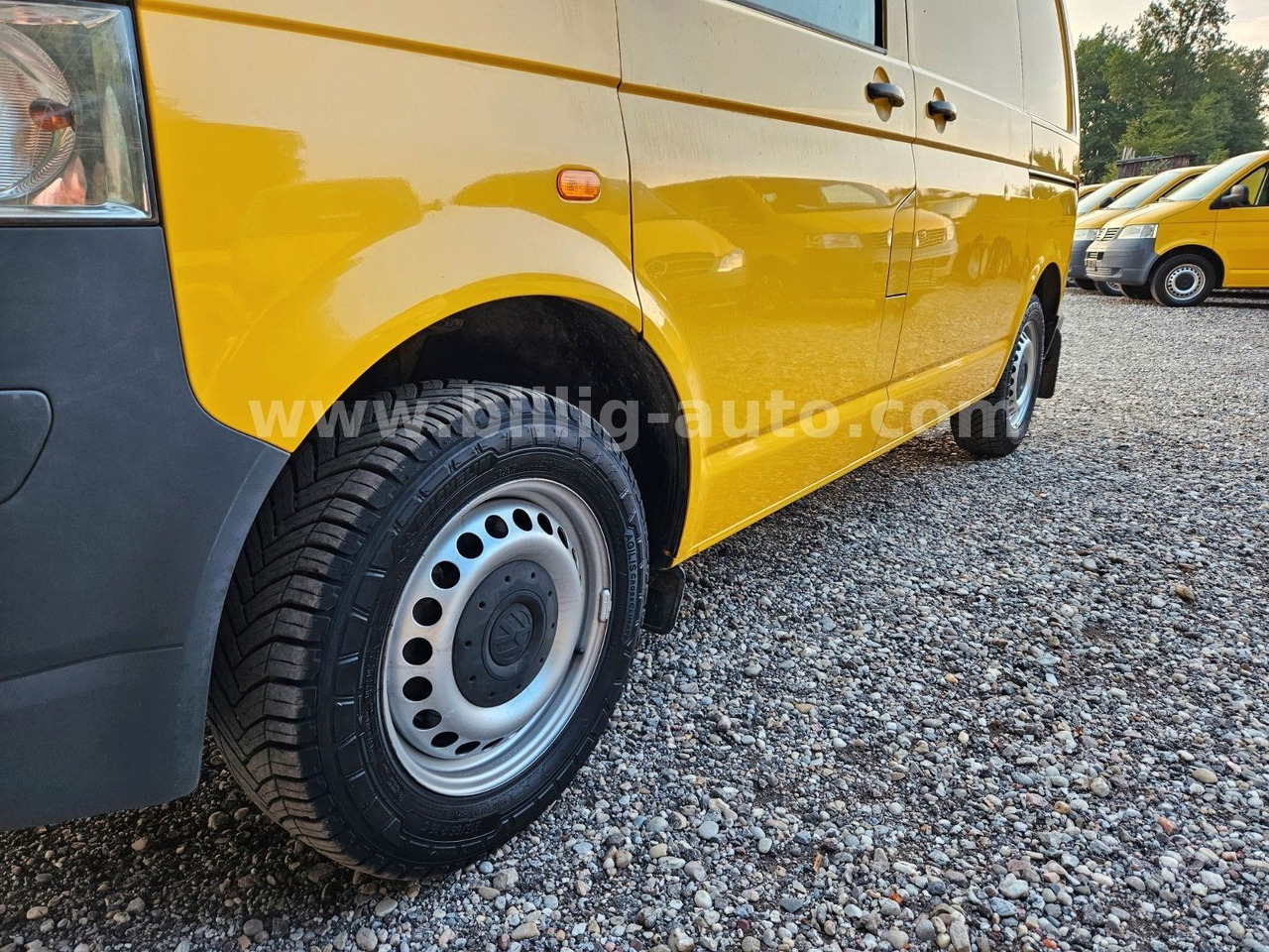 Volkswagen T5 1.9 TDI 2xSchiebetüre Scheckheft Bulli Kasten - Kisbusz: 5 kép. Volkswagen T5 1.9 TDI 2xSchiebetüre Scheckheft Bulli Kasten - Kisbusz: 5 kép.