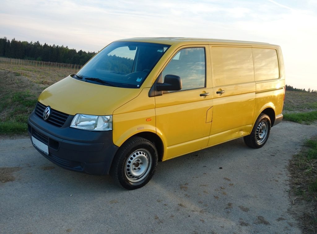 Volkswagen T5 1.9 TDI Transporter 2xSchiebetüre 1.Hand - Minibusz, Kisbusz: 4 kép. Volkswagen T5 1.9 TDI Transporter 2xSchiebetüre 1.Hand - Minibusz, Kisbusz: 4 kép.