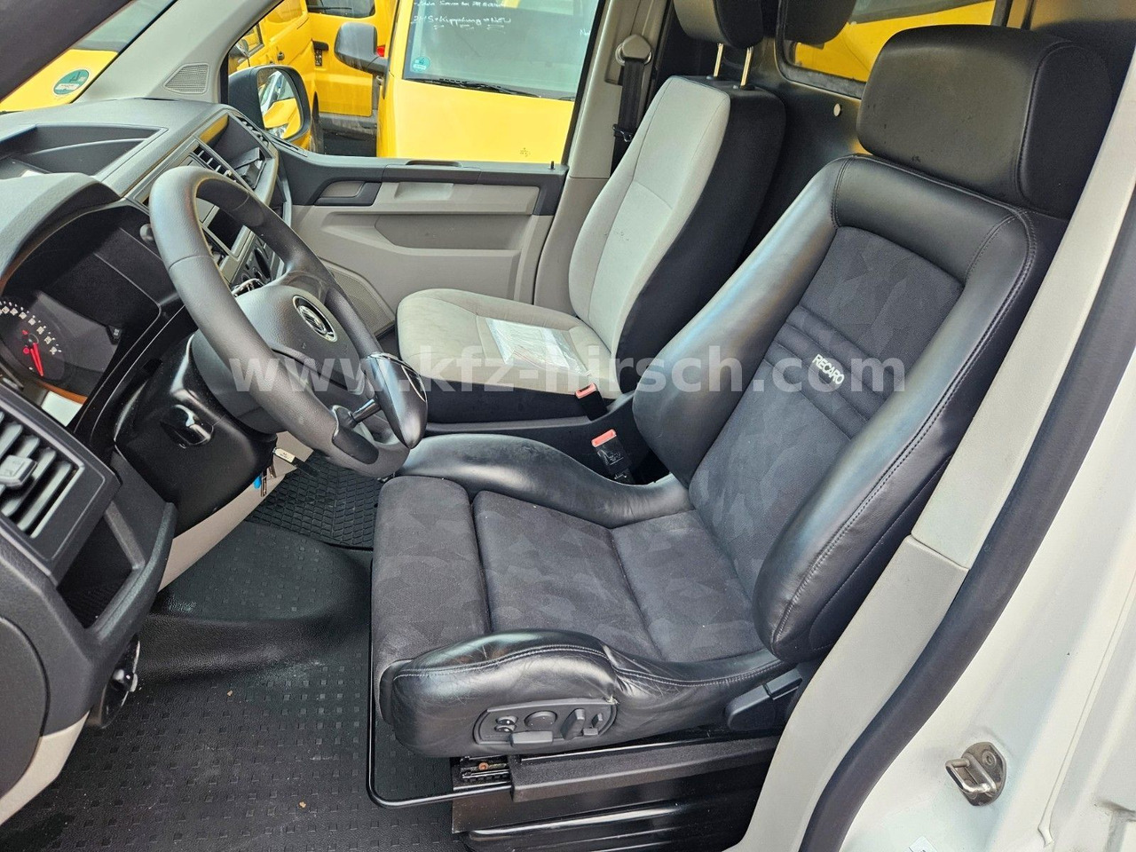 Volkswagen T6 Automatik/ DSG Sortimo Stdhzg Behindertenger. - Kisbusz: 5 kép. Volkswagen T6 Automatik/ DSG Sortimo Stdhzg Behindertenger. - Kisbusz: 5 kép.