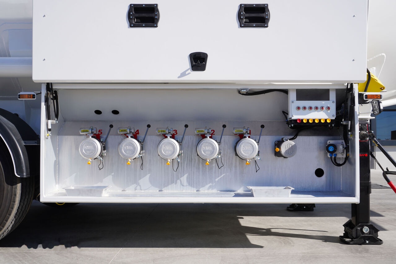 Új Tartályos félpótkocsi a következők szállításához üzemanyag EFEMMAK E.FAST.GN.38.5 ADR Aluminum Fuel Trailer: 11 kép. Új Tartályos félpótkocsi a következők szállításához üzemanyag EFEMMAK E.FAST.GN.38.5 ADR Aluminum Fuel Trailer: 11 kép.