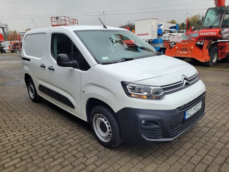 Citroen Berlingo Van z silnikiem 1.5 BlueHDi - Kis furgon: 2 kép. Citroen Berlingo Van z silnikiem 1.5 BlueHDi - Kis furgon: 2 kép.
