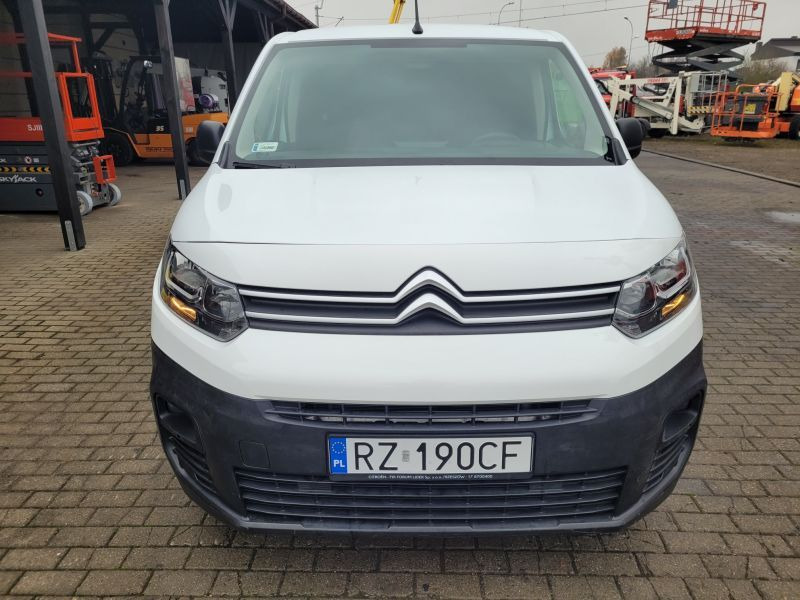 Citroen Berlingo Van z silnikiem 1.5 BlueHDi - Kis furgon: 3 kép. Citroen Berlingo Van z silnikiem 1.5 BlueHDi - Kis furgon: 3 kép.