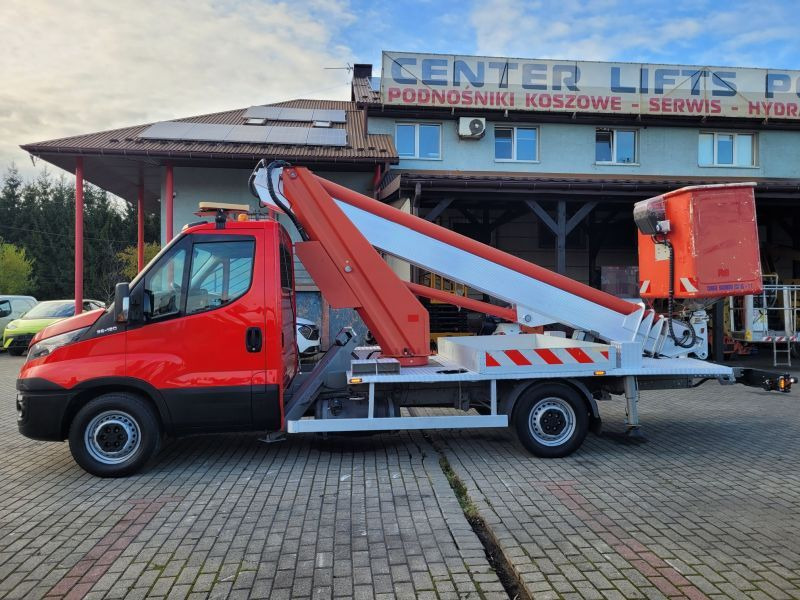 Iveco Daily 35S11 podnośnik koszowy 20 m Multitel MT202DS - Emelőkosaras teherautó: 5 kép. Iveco Daily 35S11 podnośnik koszowy 20 m Multitel MT202DS - Emelőkosaras teherautó: 5 kép.