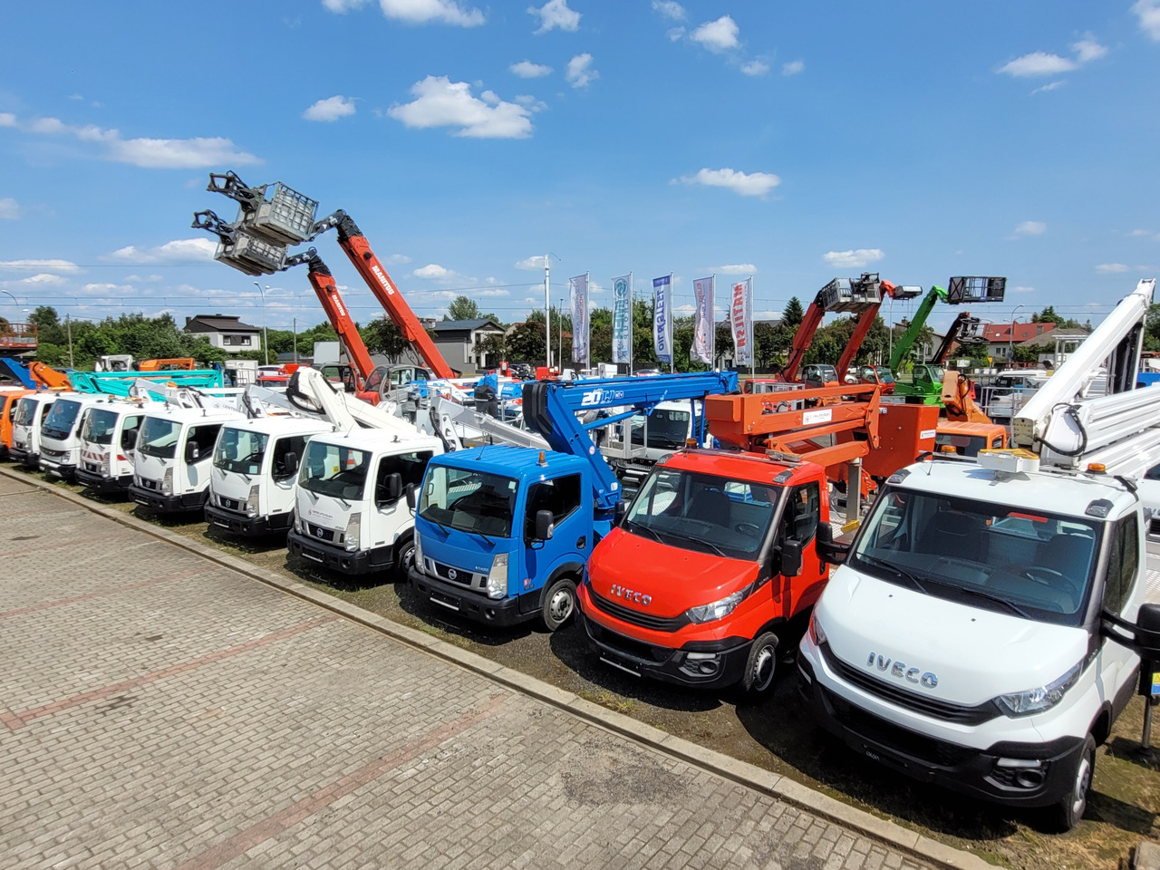 Iveco Daily 35S12 podnośnik koszowy 20 m Multitel MX200 bucket truck boom lift - Emelőkosaras teherautó: 2 kép. Iveco Daily 35S12 podnośnik koszowy 20 m Multitel MX200 bucket truck boom lift - Emelőkosaras teherautó: 2 kép.