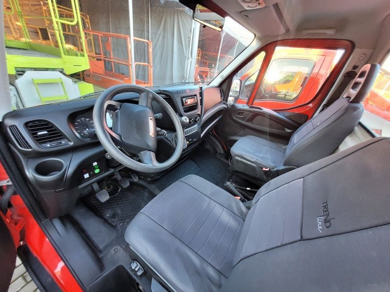 Iveco Daily 35S12 podnośnik koszowy 25 m Multitel MX250 - Emelőkosaras teherautó: 5 kép. Iveco Daily 35S12 podnośnik koszowy 25 m Multitel MX250 - Emelőkosaras teherautó: 5 kép.