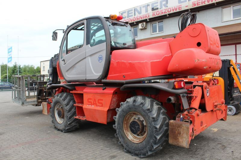 Ładowarka 4x4 obrotowa teleskopowa Manitou MRT 2150 Privilege - Teleszkópos rakodó: 4 kép. Ładowarka 4x4 obrotowa teleskopowa Manitou MRT 2150 Privilege - Teleszkópos rakodó: 4 kép.
