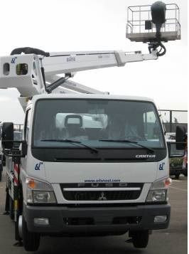 Oil&Steel Snake 2815 Plus 28 m zamontowany na Mitsubishi Fuso - Emelőkosaras teherautó: 1 kép. Oil&Steel Snake 2815 Plus 28 m zamontowany na Mitsubishi Fuso - Emelőkosaras teherautó: 1 kép.