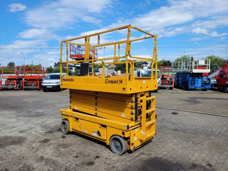 Podnośnik nożycowy elektryczny 14 m Haulotte Compact 14 - Ollós emelő: 2 kép. Podnośnik nożycowy elektryczny 14 m Haulotte Compact 14 - Ollós emelő: 2 kép.