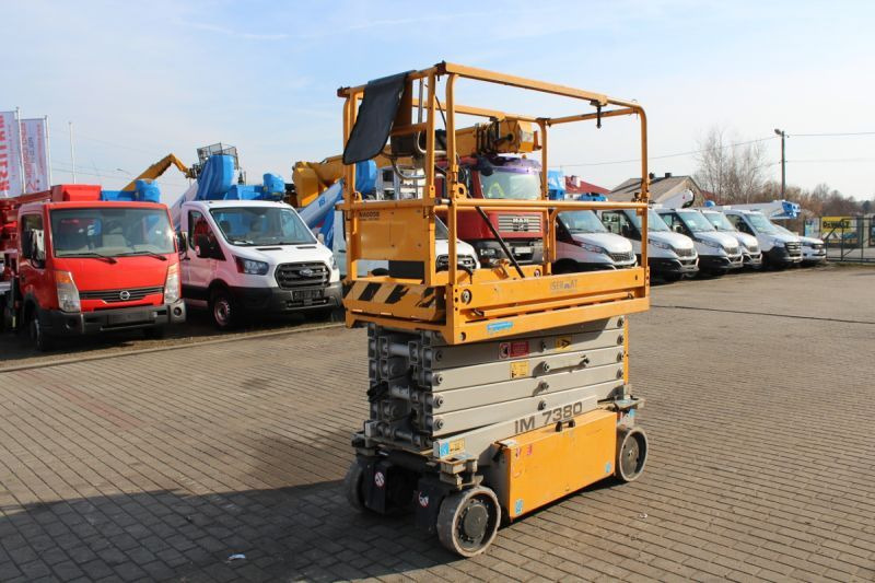 Podnośnik nożycowy elektryczny 9 m Imer IM7380 - Ollós emelő: 3 kép. Podnośnik nożycowy elektryczny 9 m Imer IM7380 - Ollós emelő: 3 kép.