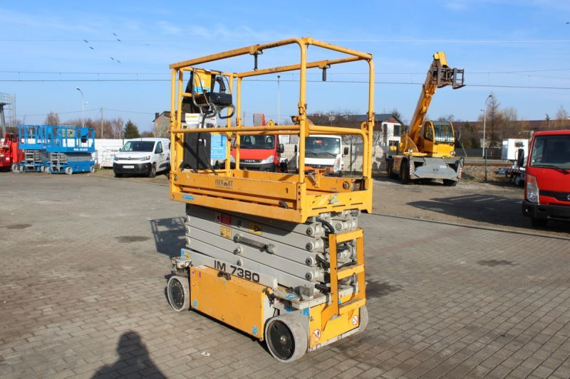 Podnośnik nożycowy elektryczny 9 m Imer IM7380 - Ollós emelő: 2 kép. Podnośnik nożycowy elektryczny 9 m Imer IM7380 - Ollós emelő: 2 kép.