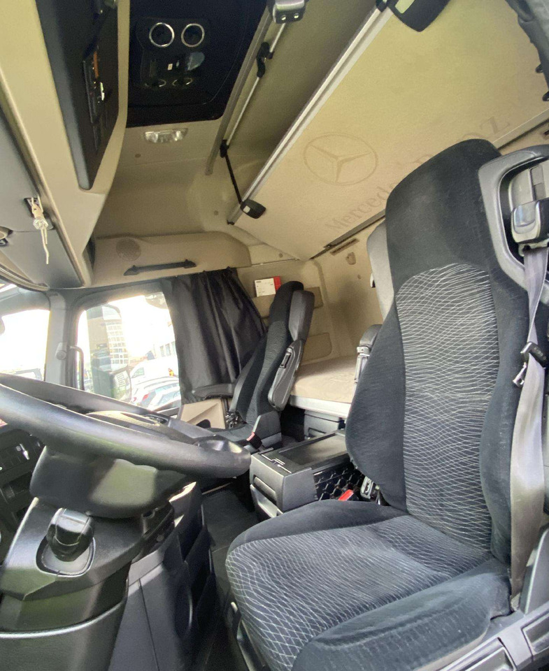 Mercedes-Benz ACTROS 1845 BIG SPACE - Nyergesvontató: 5 kép. Mercedes-Benz ACTROS 1845 BIG SPACE - Nyergesvontató: 5 kép.