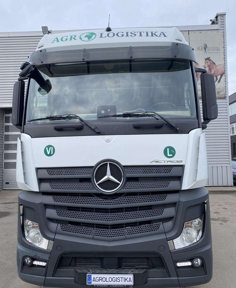 Mercedes-Benz ACTROS 1845 BIG SPACE - Nyergesvontató: 1 kép. Mercedes-Benz ACTROS 1845 BIG SPACE - Nyergesvontató: 1 kép.
