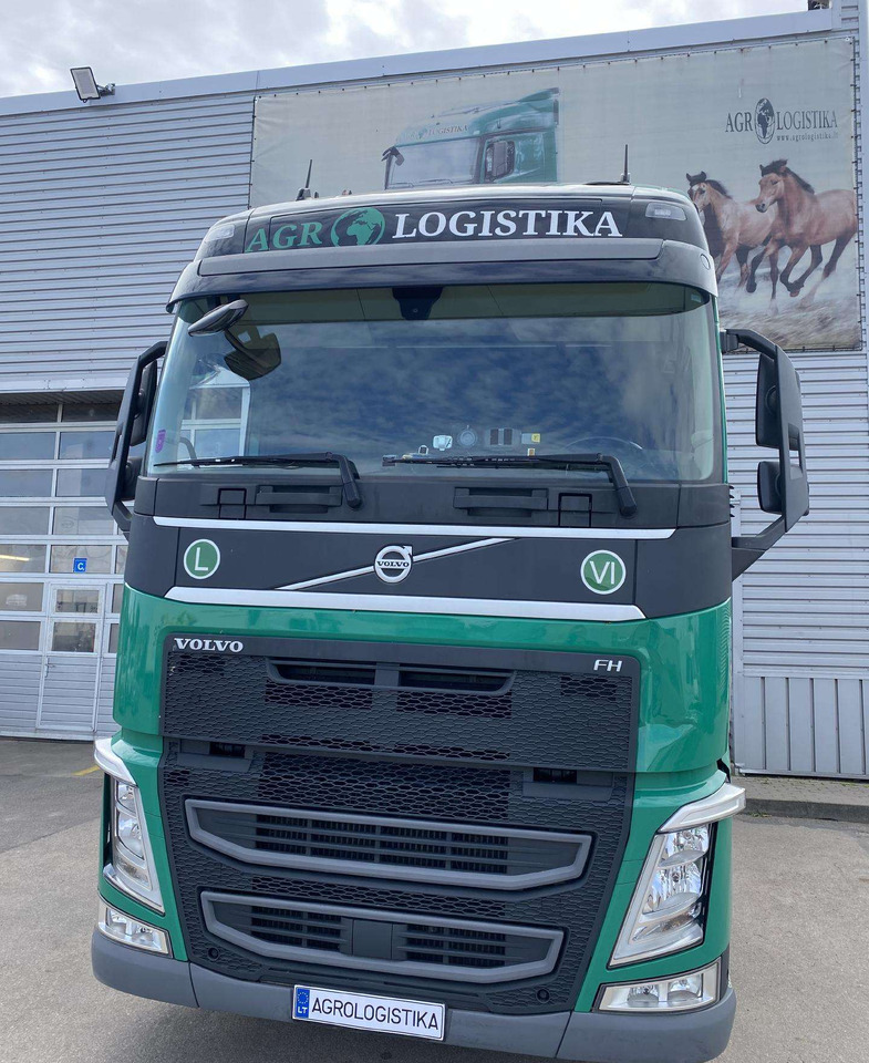 Volvo FH460 - Nyergesvontató: 1 kép. Volvo FH460 - Nyergesvontató: 1 kép.