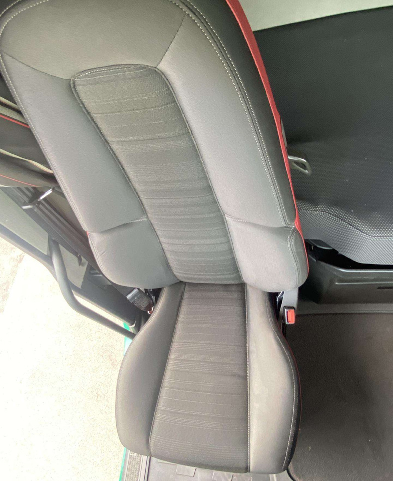 Nyergesvontató Volvo FH460: 11 kép. Nyergesvontató Volvo FH460: 11 kép.