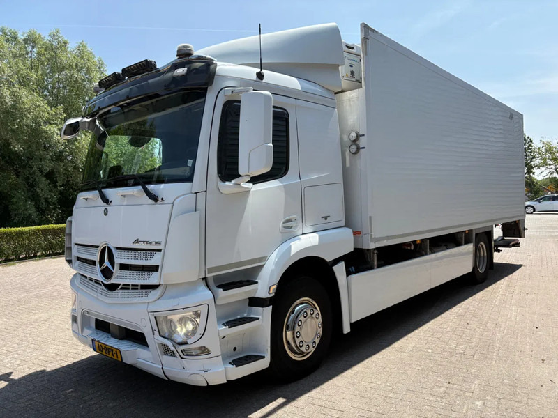 Mercedes-Benz Actros 1836 / SUPRA 950 KOELING / SLEEPCAB / LAADKLEP 2 TON / APK - TUV OKTOBER 2025 / - Hűtős teherautó: 2 kép. Mercedes-Benz Actros 1836 / SUPRA 950 KOELING / SLEEPCAB / LAADKLEP 2 TON / APK - TUV OKTOBER 2025 / - Hűtős teherautó: 2 kép.