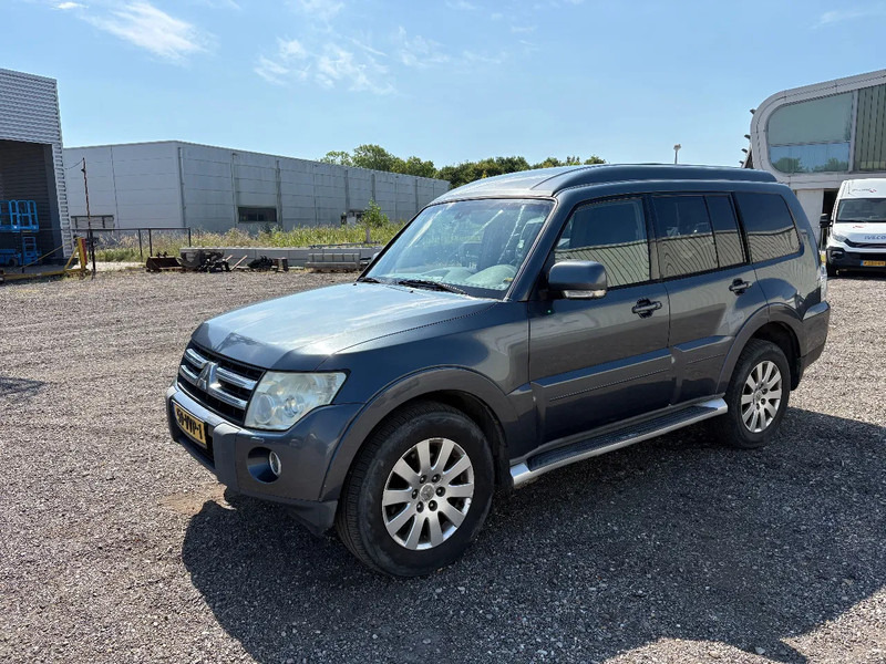 Mitsubishi Pajero PAJERO 3.2 DID AT LWB HRV PAJERO PAJERO 3.2 DID AT LWB HRV / 4x4 / - Autó: 1 kép. Mitsubishi Pajero PAJERO 3.2 DID AT LWB HRV PAJERO PAJERO 3.2 DID AT LWB HRV / 4x4 / - Autó: 1 kép.