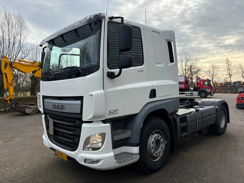DAF CF 440 6x2 / HOLLAND TRUCK / LOW KM / NEW APK - TUV / BULK COMPRESSOR / ADR I II III / - Nyergesvontató: 2 kép. DAF CF 440 6x2 / HOLLAND TRUCK / LOW KM / NEW APK - TUV / BULK COMPRESSOR / ADR I II III / - Nyergesvontató: 2 kép.