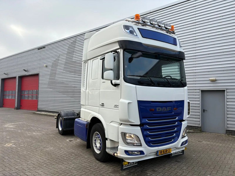 DAF XF 460 4x2 / APK - TUV JANUARI 2026 / HOLLAND TRUCK / ADR KLASSE I II III / 2 BEDS / - Nyergesvontató: 1 kép. DAF XF 460 4x2 / APK - TUV JANUARI 2026 / HOLLAND TRUCK / ADR KLASSE I II III / 2 BEDS / - Nyergesvontató: 1 kép.
