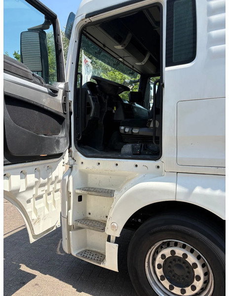 MAN TGX 26.440 / LOW KM ORIGINAL / HOLLAND TRUCK / 2 BEDS / - Nyergesvontató: 5 kép. MAN TGX 26.440 / LOW KM ORIGINAL / HOLLAND TRUCK / 2 BEDS / - Nyergesvontató: 5 kép.