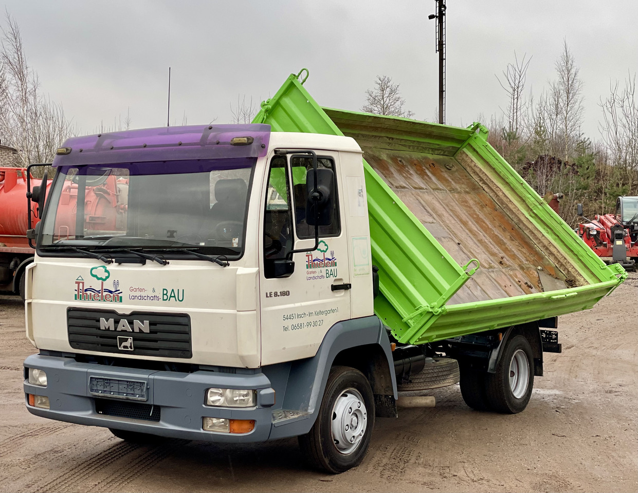 MAN LE - Billenőplatós teherautó: 3 kép. MAN LE - Billenőplatós teherautó: 3 kép.