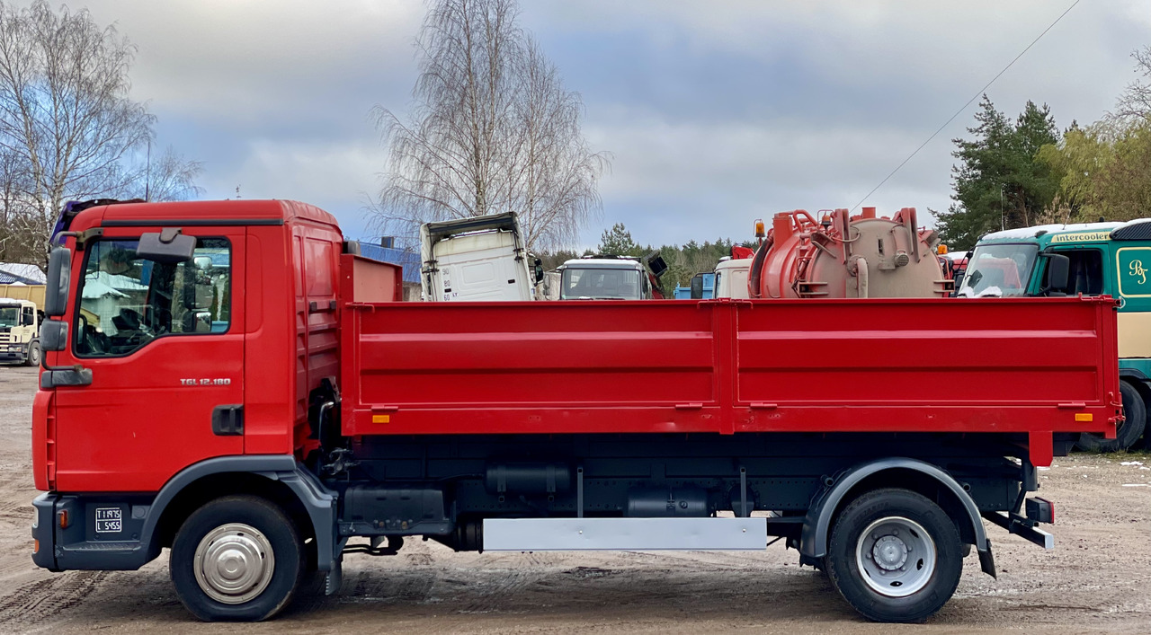 MAN TGL - Billenőplatós teherautó: 4 kép. MAN TGL - Billenőplatós teherautó: 4 kép.