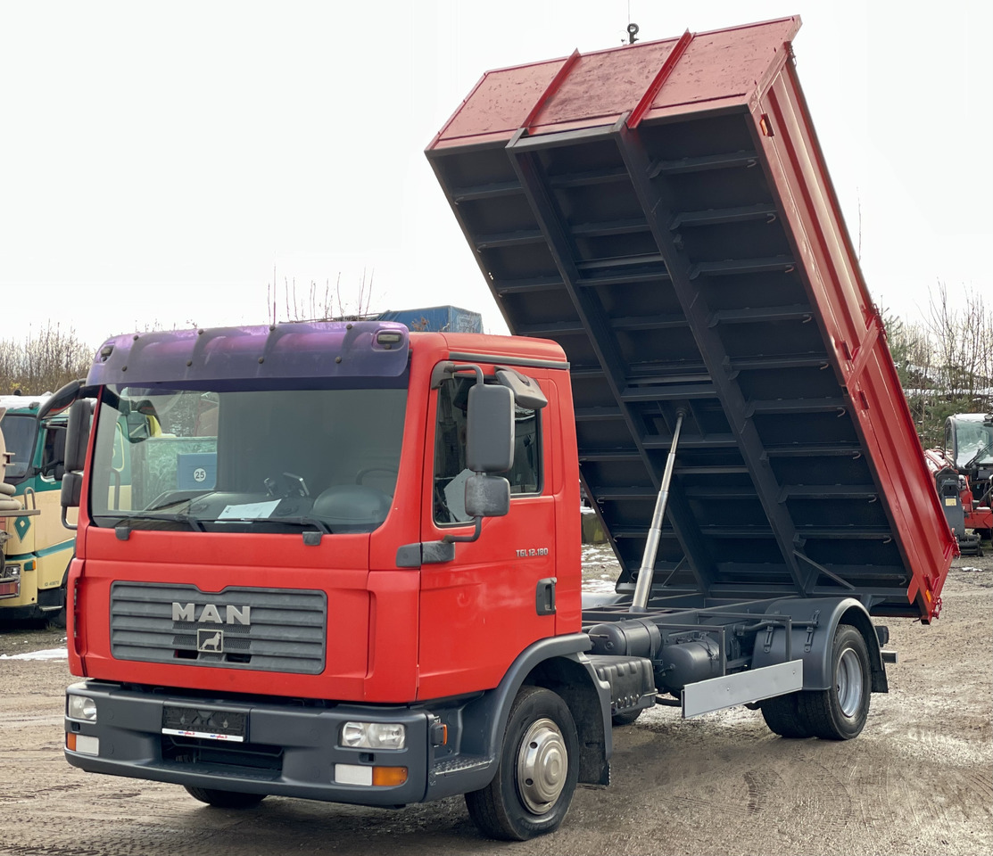MAN TGL - Billenőplatós teherautó: 1 kép. MAN TGL - Billenőplatós teherautó: 1 kép.