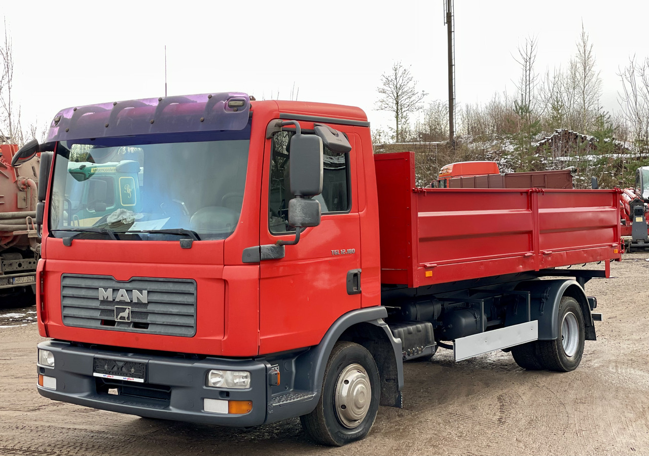 MAN TGL - Billenőplatós teherautó: 3 kép. MAN TGL - Billenőplatós teherautó: 3 kép.