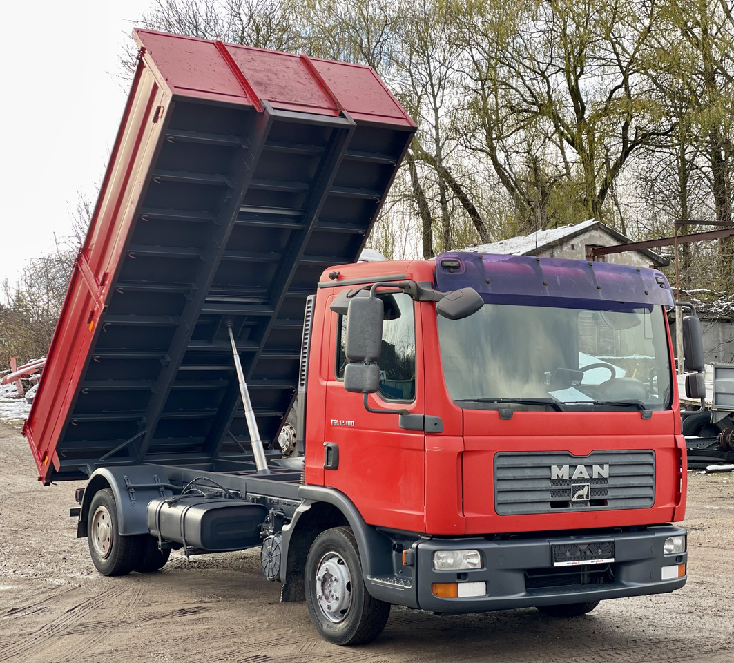 MAN TGL - Billenőplatós teherautó: 2 kép. MAN TGL - Billenőplatós teherautó: 2 kép.