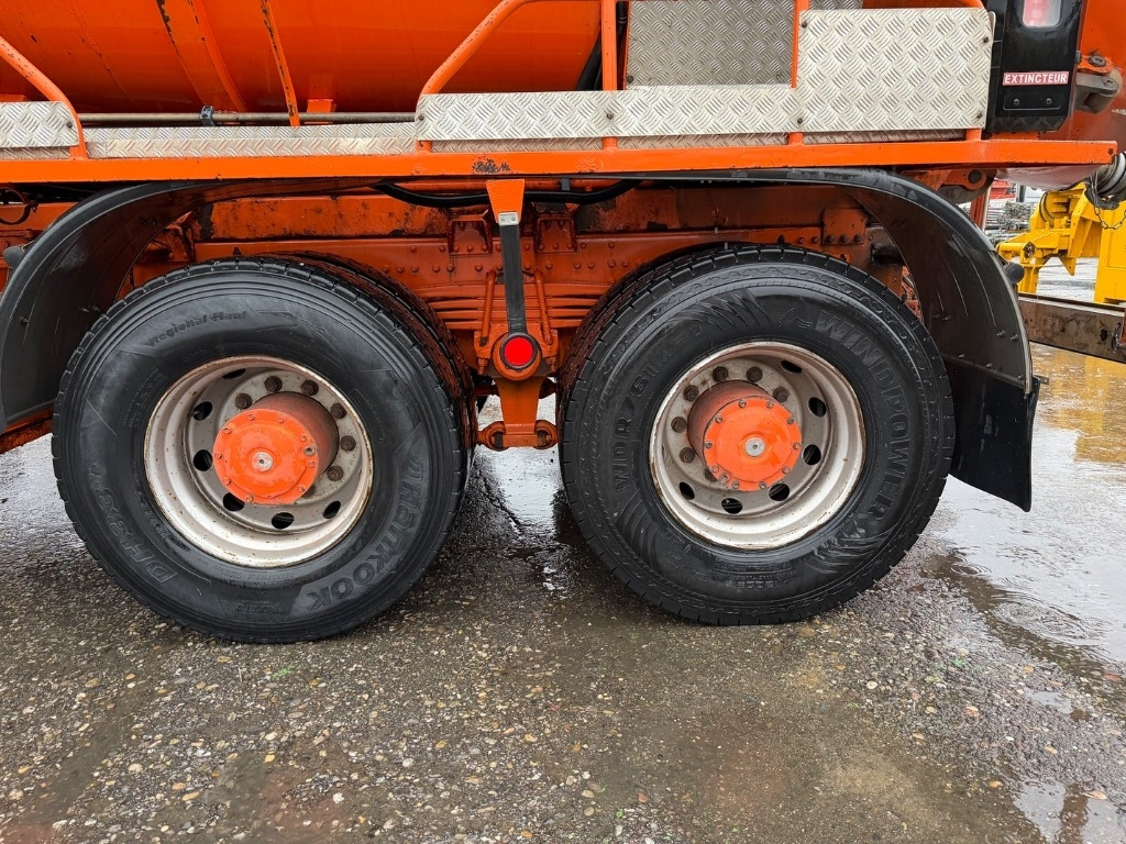 MAN 32.402 VF 8x4 - Szippantós autó: 2 kép. MAN 32.402 VF 8x4 - Szippantós autó: 2 kép.