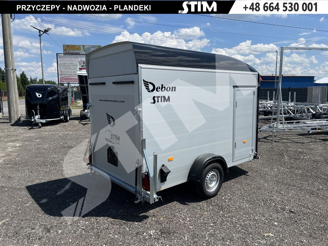 Cheval Liberté C300 - Pótkocsi dobozos: 3 kép. Cheval Liberté C300 - Pótkocsi dobozos: 3 kép.