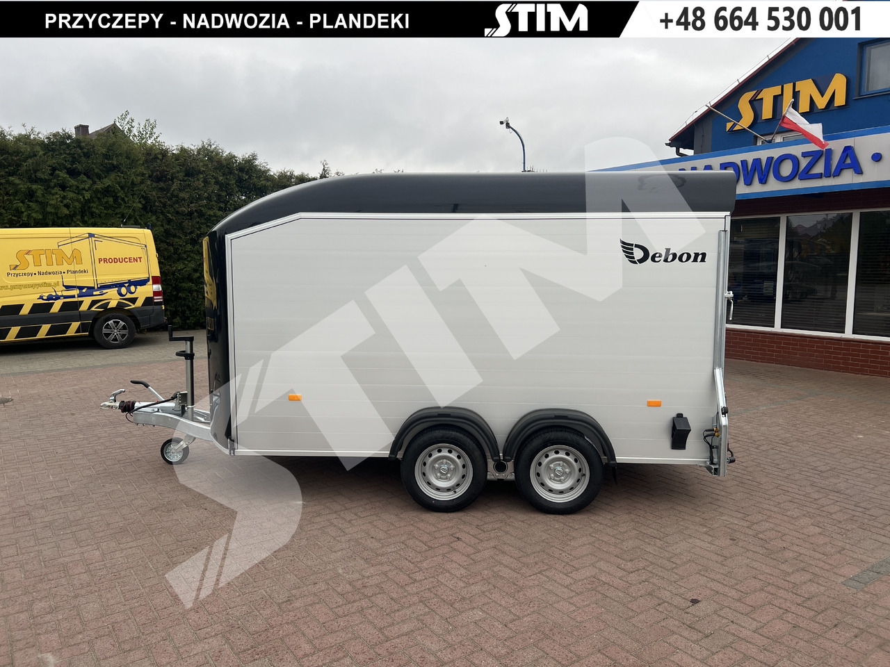 Cheval Liberté C700 - Pótkocsi dobozos: 2 kép. Cheval Liberté C700 - Pótkocsi dobozos: 2 kép.