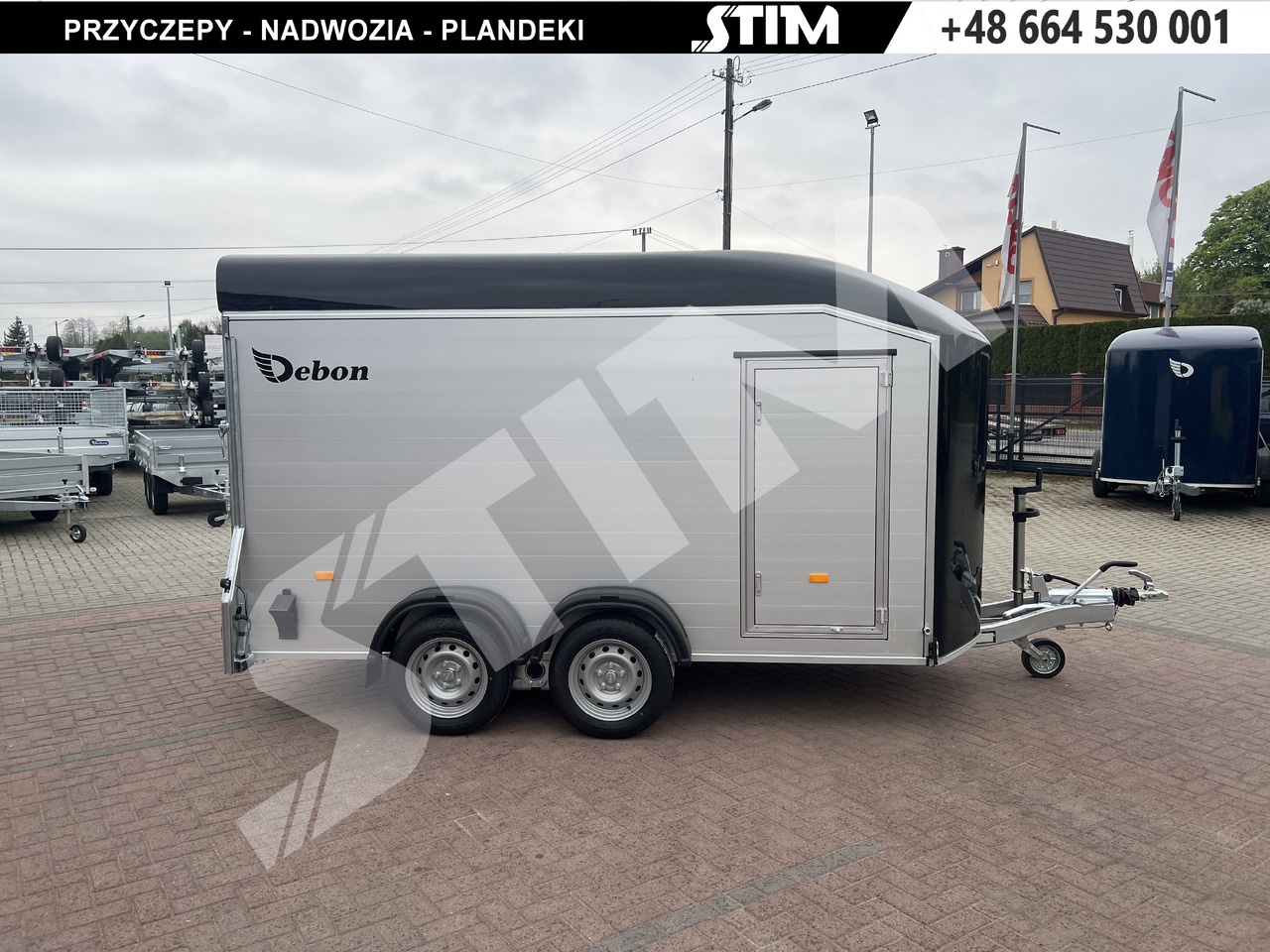 Cheval Liberté C700 - Pótkocsi dobozos: 5 kép. Cheval Liberté C700 - Pótkocsi dobozos: 5 kép.